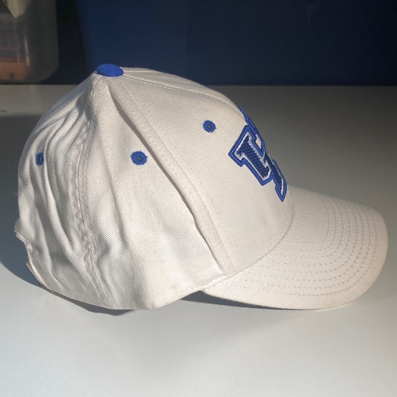 University of Kentucky Wildcats UK Colosseum White Men’s Adjustable Hat Cap - Picture 2 of 5